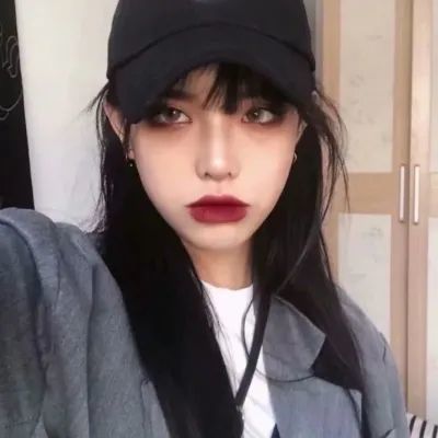 疫情下的生活，陷入思的老人家【图片】